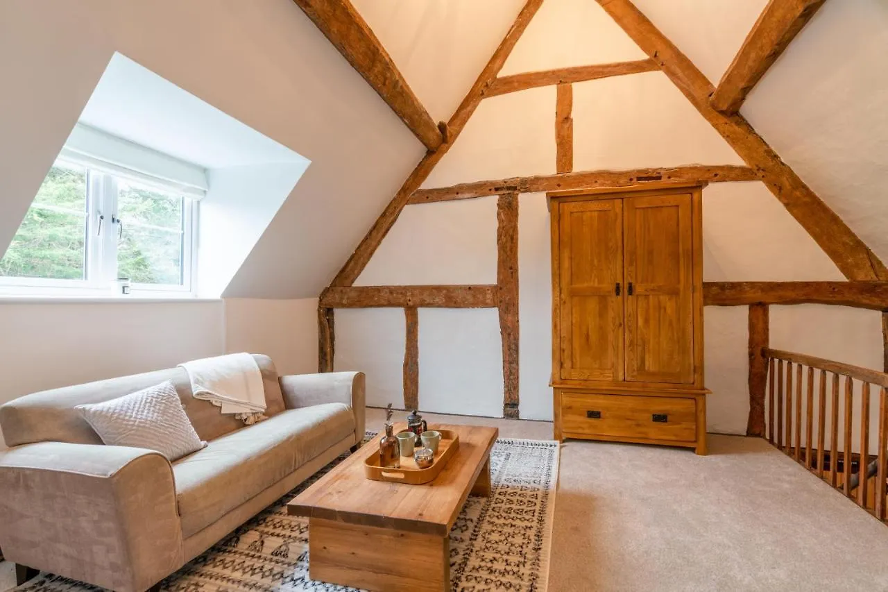 The Landers Villa Cheltenham Holiday home