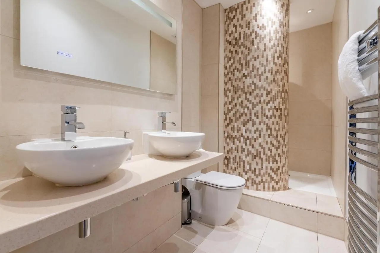 The Landers Villa Cheltenham