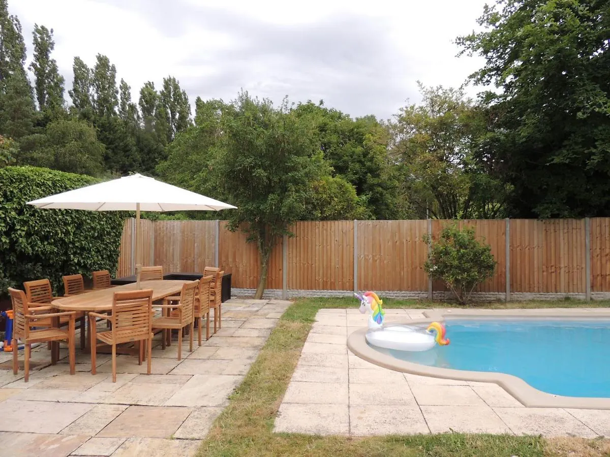 The Landers Villa Cheltenham 0*,  United Kingdom