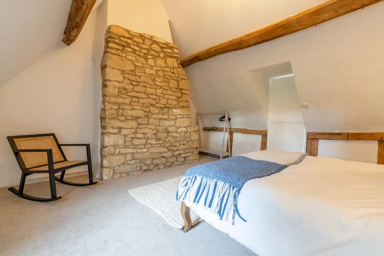 The Landers Villa Cheltenham Holiday home