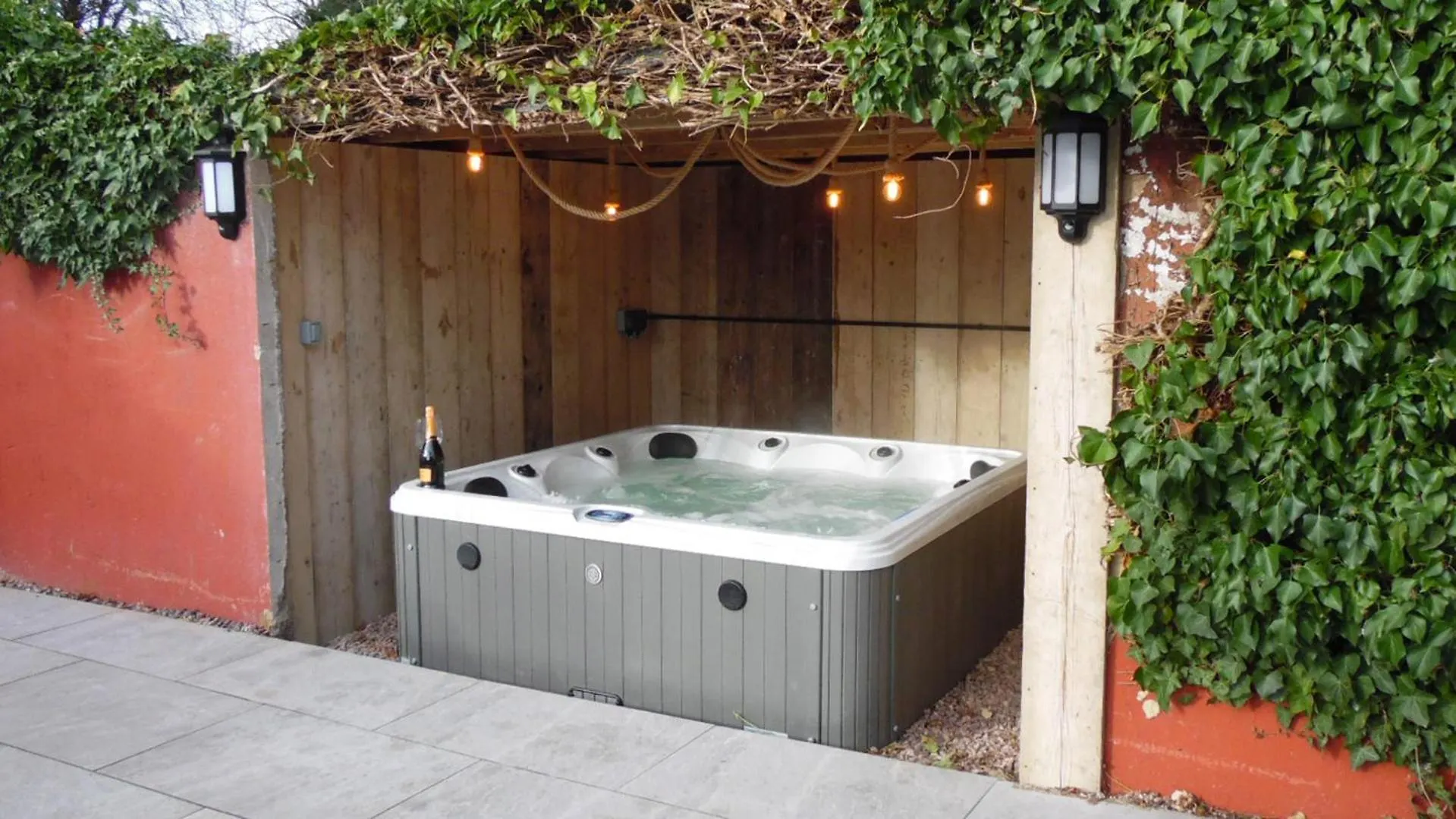 The Landers Villa Cheltenham Holiday home